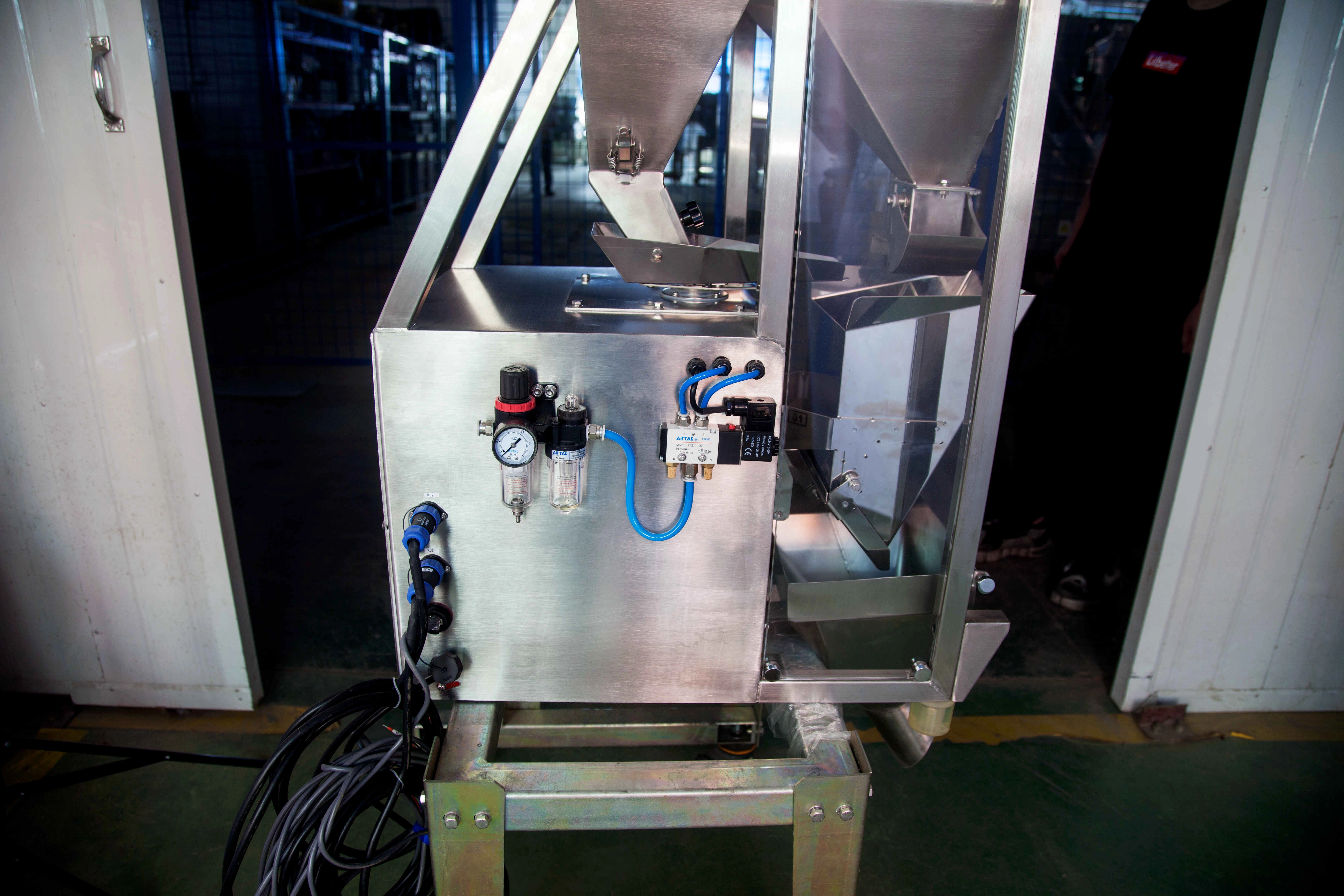 High-speed-single-head-linear-weigher-for-sugar-sesame-weighing-13 - Kenwei High speed single head linear weigher for sugar sesame weighing-13 - Kenwei