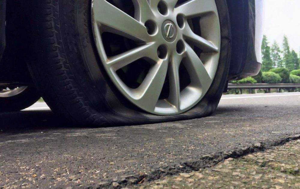 What should be done if there is a puncture or air leakage