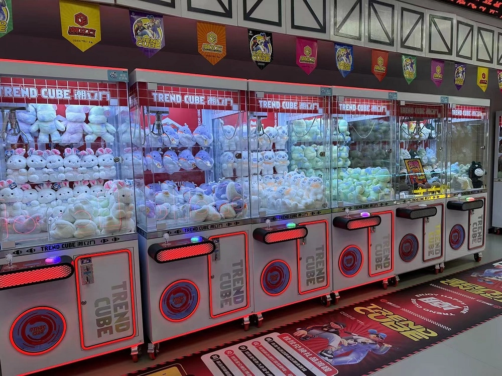 claw machines - BLEE