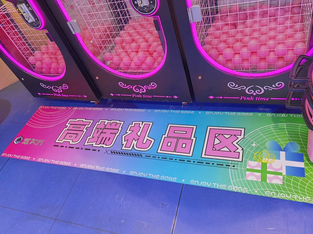 capsule toy vending machines - BLEE