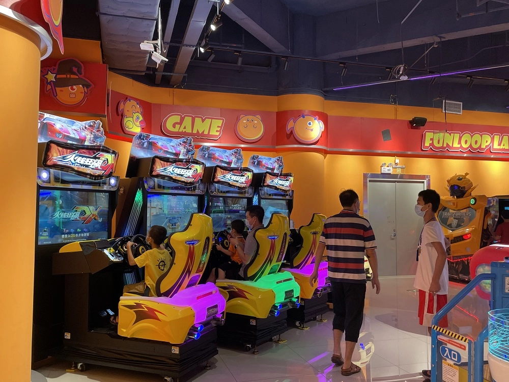 racing game machine - BLEE