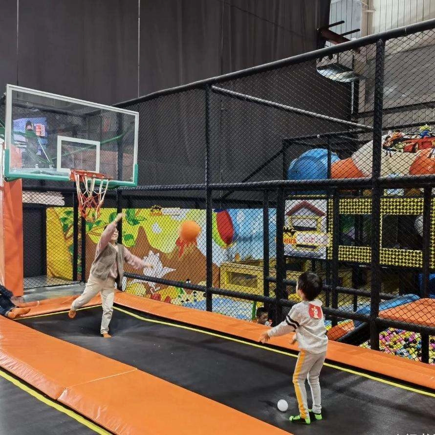Trampoline Park with Rainbow Rope Adventure 3 - BLEE