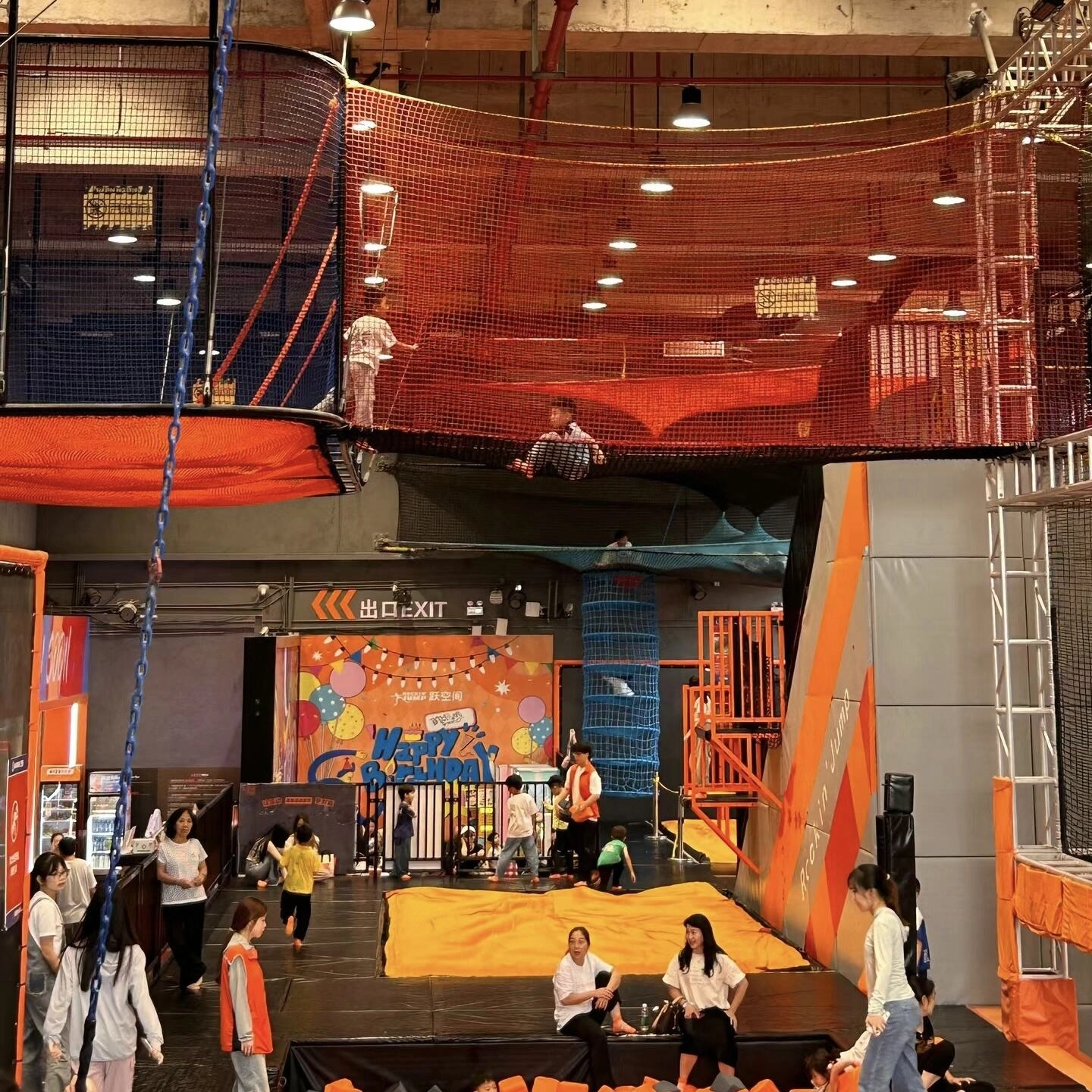 Trampoline Park with Rainbow Rope Adventure 4 - BLEE