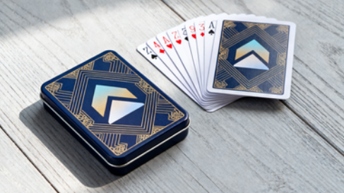 一副个性化的适合大众的摊开的扑克牌