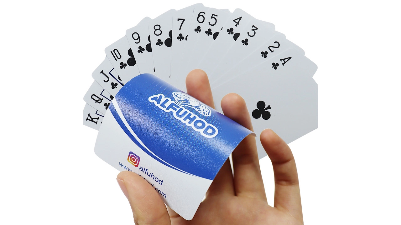 Plastic poker cards 1280-720