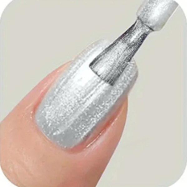 Apply-cat-eye-gel Apply cat eye gel