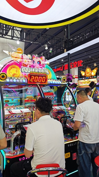 how does an arcade machine work