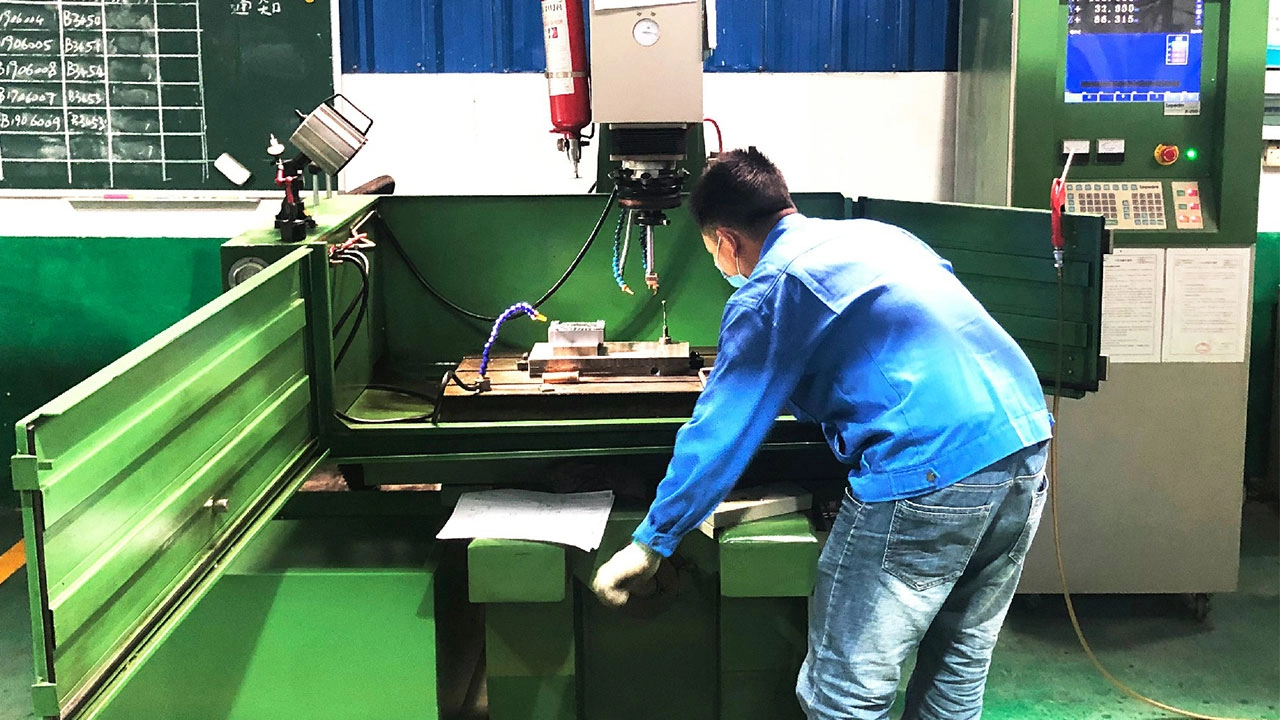 automotive-plastic-injection-molding - Bost automotive plastic injection molding - Bost