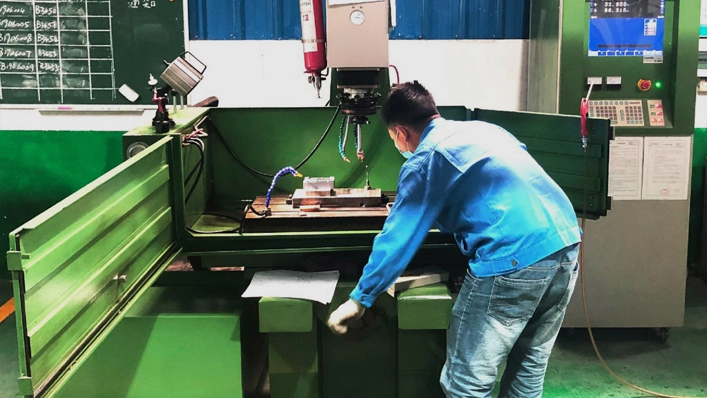 pvc injection molding - Bost