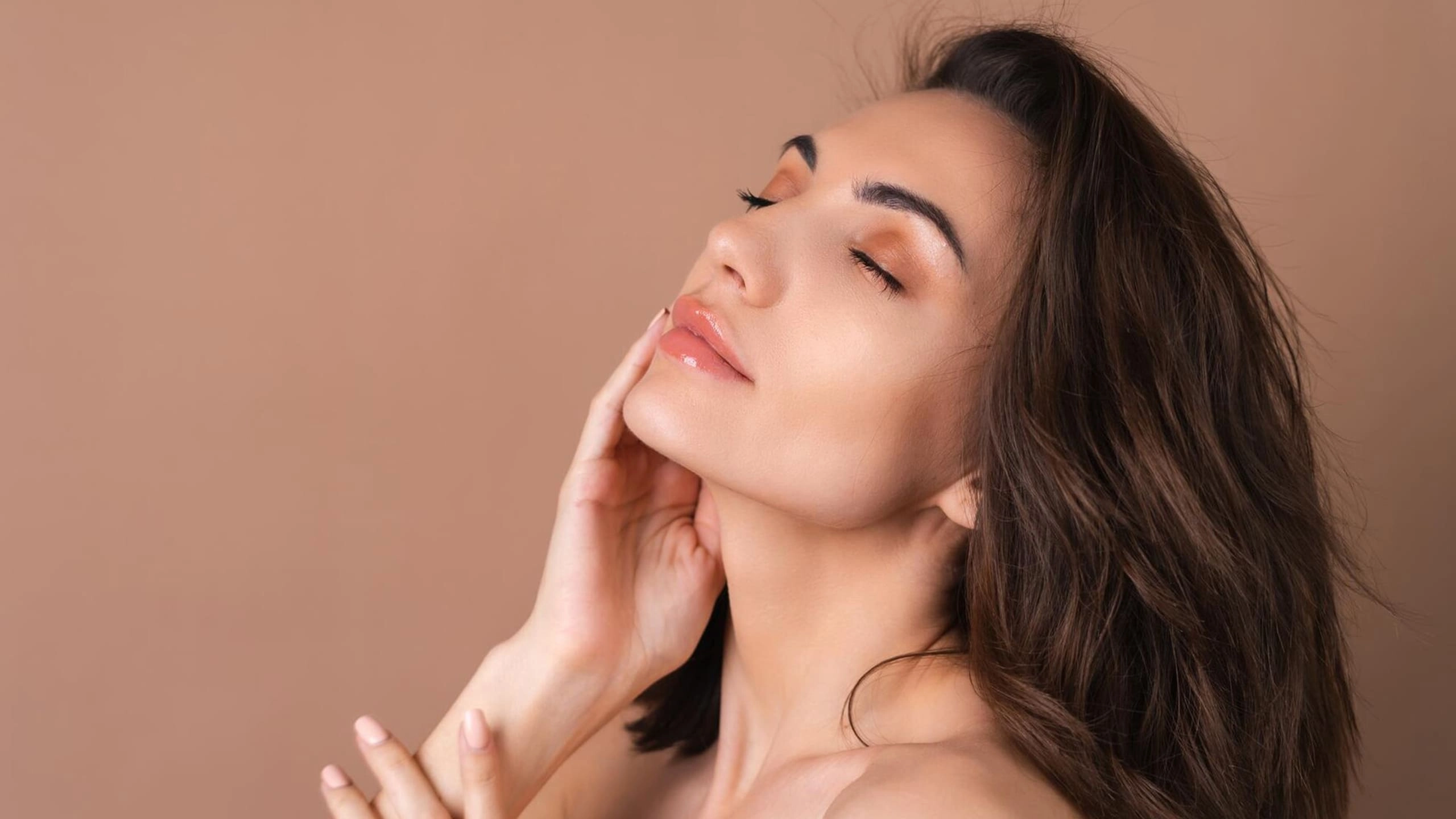 closeup-beauty-portrait-topless-woman-with-perfect-skin-natural-makeup_343596-8255 closeup-beauty-portrait-topless-woman-with-perfect-skin-natural-makeup_343596-8255