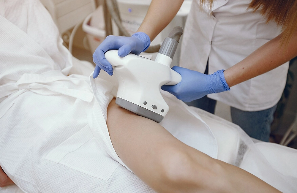 woman-cosmetology-studio-laser-hair-removal_1157-34941 woman-cosmetology-studio-laser-hair-removal_1157-34941