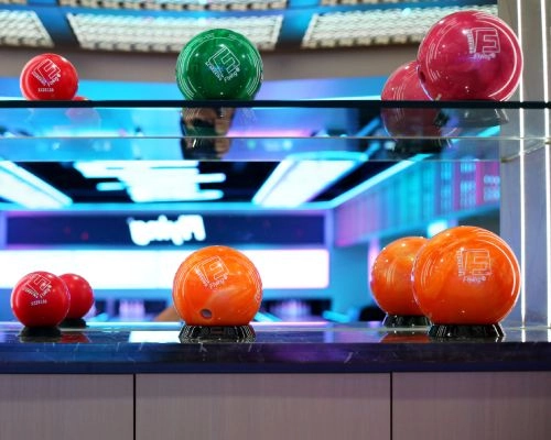 Flying Bowling - bowling ball