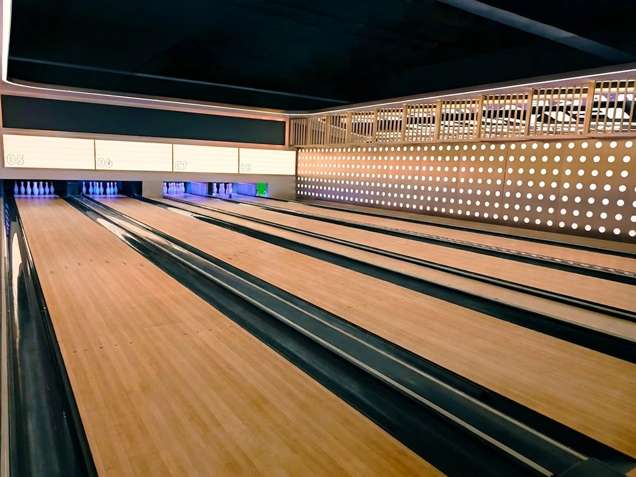 Flying Bowling - διάδρομος μπόουλινγκ