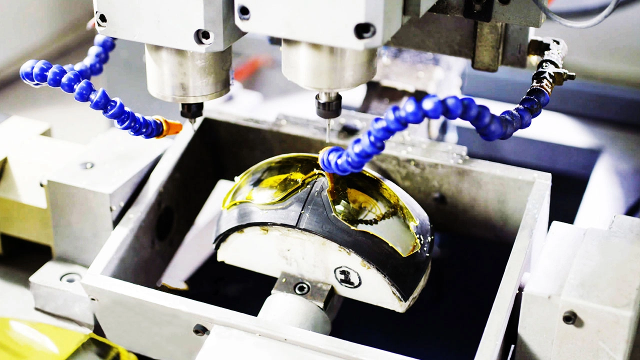 Precision-curvature-shaping-for-fashion-&-sport-eyewear - KARUSON