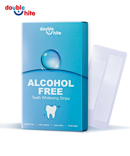 Uma caixa de tiras de clareamento dental Double White sem resíduos. A caixa é branca e roxa, com uma janela em formato de diamante na frente. - Double White