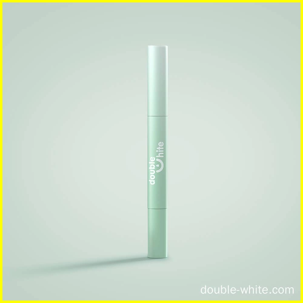 Un tube vert et blanc de gel blanchissant pour les dents Double White.
