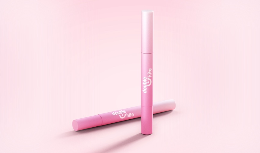 Une image du produit de deux stylos de blanchiment des dents Double White.