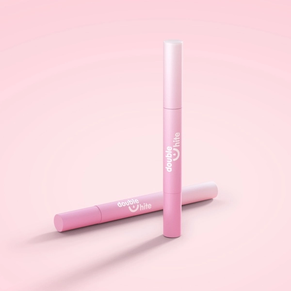 Une image du produit de deux stylos de blanchiment des dents Double White.