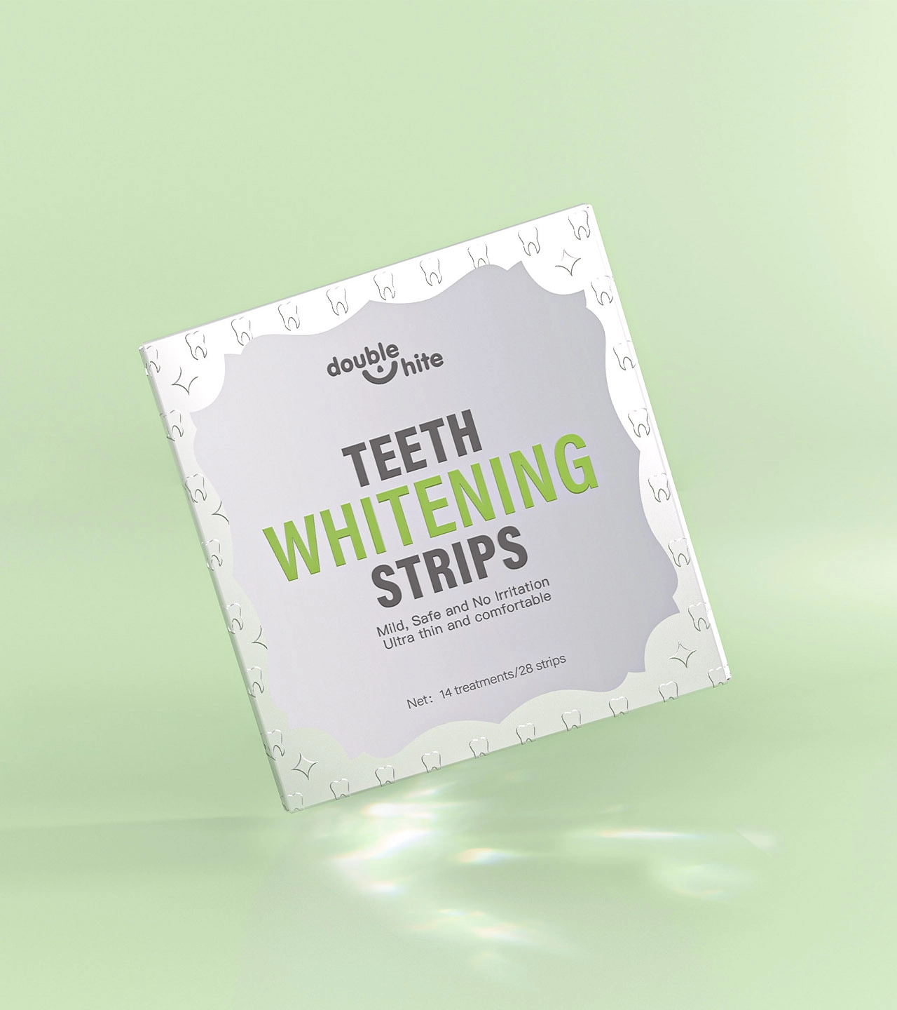 Una caja de tiras blanqueadoras de dientes Double White. La caja es blanca con texto verde y fondo verde. En el frente de la caja se encuentra el logotipo de Double White, el nombre del producto y una lista de los beneficios del producto.