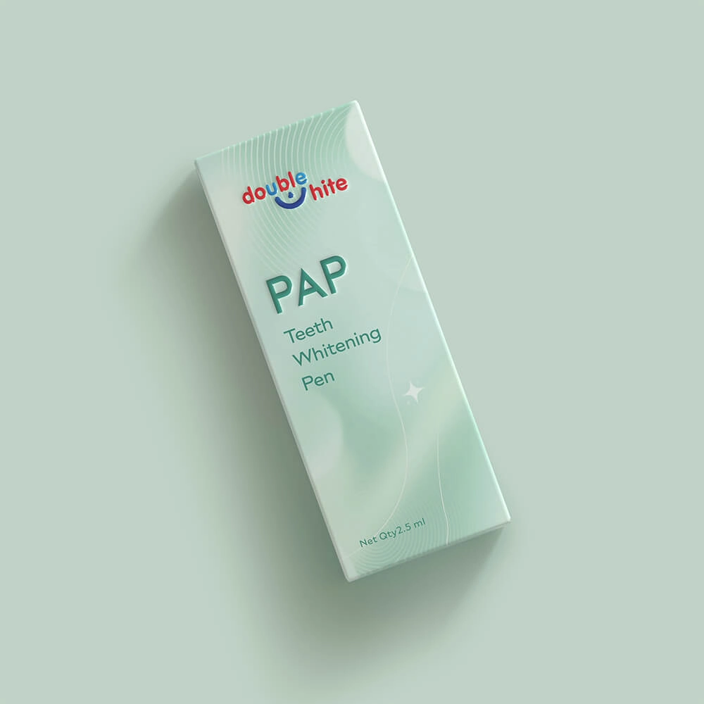 علبة أقلام تبييض الأسنان Double White PAP. العلبة باللونين الأبيض والأخضر.