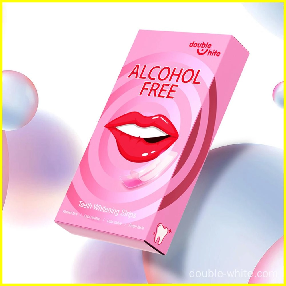les-bandes-blanchissantes-abîment-elles-les-dents Une boîte de bandes blanchissantes pour les dents Double White. La boîte est rose et blanche et comporte une image d'une bouche souriante avec des dents blanches éclatantes sur le devant.
