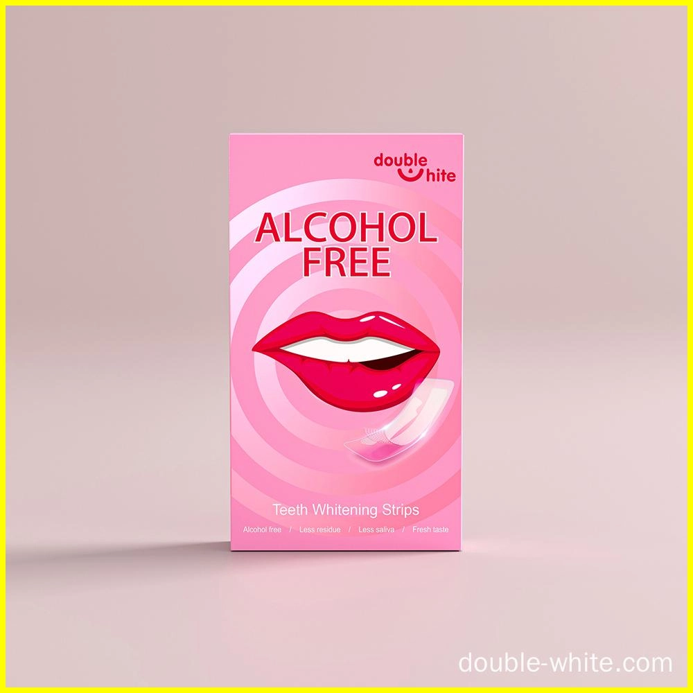 Una caja de tiras blanqueadoras de dientes Double White. La caja es rosa y blanca, con una imagen de una boca sonriente en el frente. Las tiras no contienen alcohol y dejan menos residuos, menos saliva y un sabor fresco.