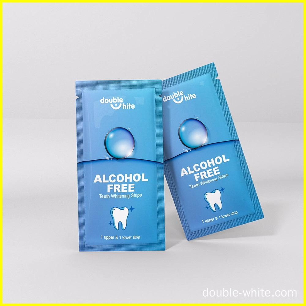 les-bandes-de-blanchiment-des-dents-les-plus-sûres Deux paquets de bandelettes de blanchiment des dents sans alcool Double White bleues et blanches.