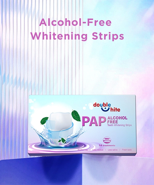 علبة من شرائط تبييض الأسنان الخالية من الكحول Double White PAP+. العلبة باللونين الأبيض والأزرق، مع صورة لفم مبتسم على الواجهة.