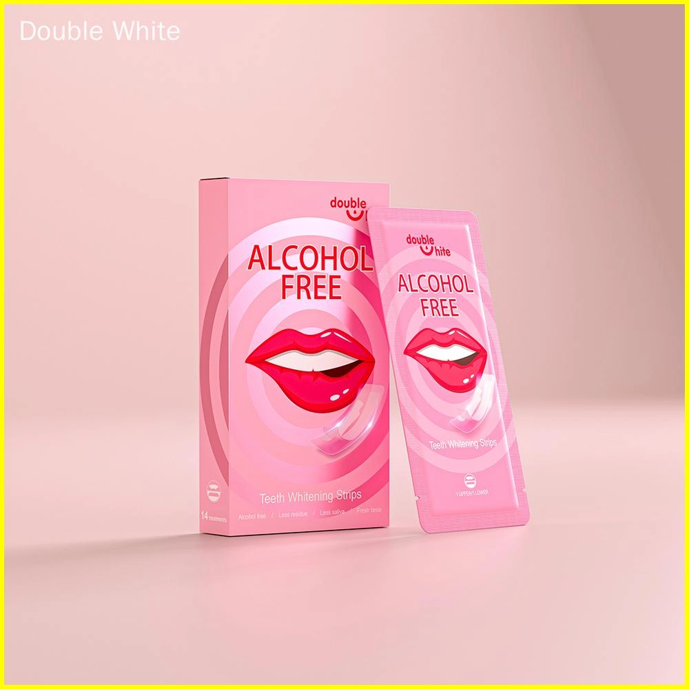 Коробка полосок для отбеливания зубов Double White с изображением улыбающегося рта на лицевой стороне. Коробка розово-белая, полоски запечатаны в прозрачную пластиковую упаковку.