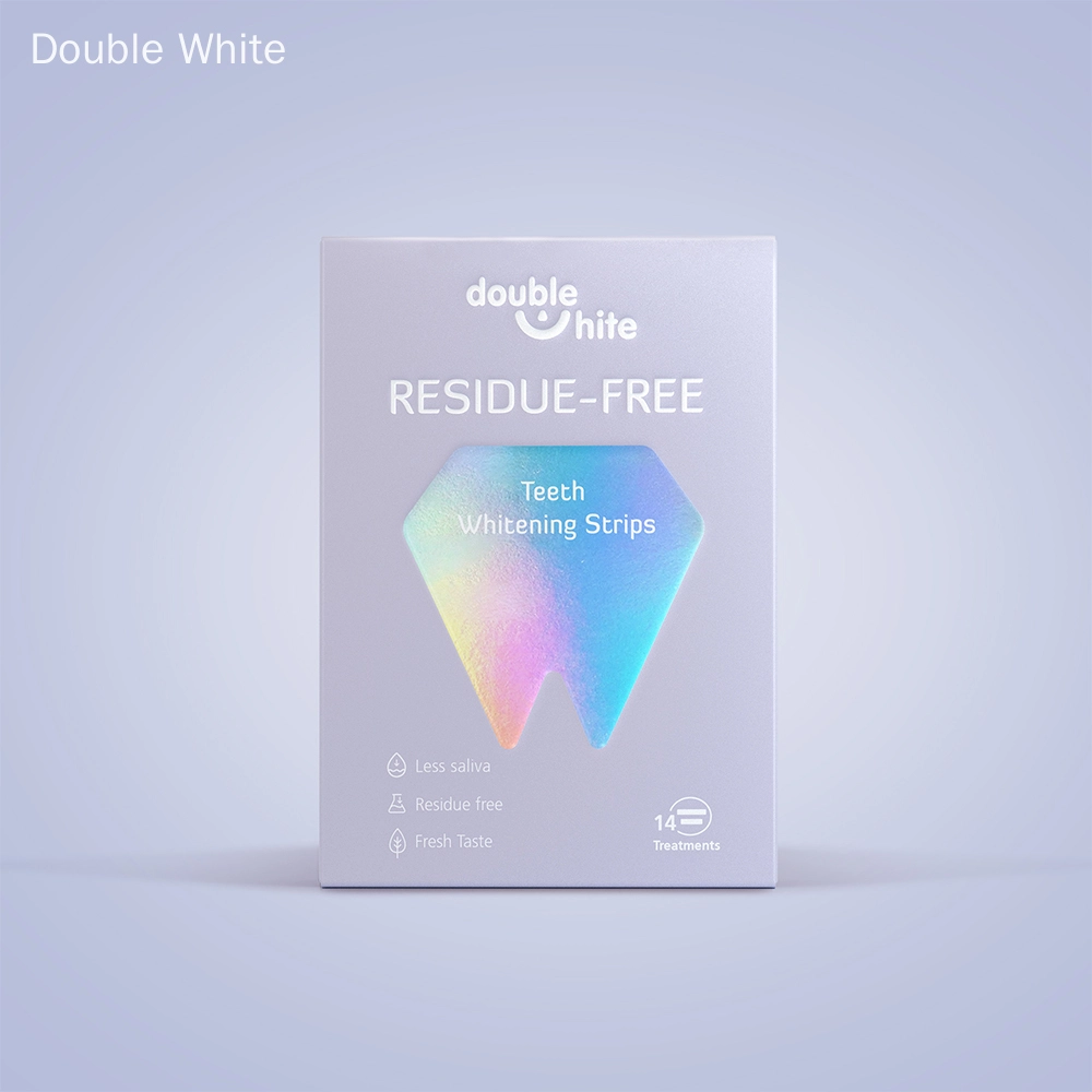 Uma caixa de Double White Residue Free Teeth Whitening Strips. A caixa é branca com um logotipo em forma de diamante gradiente azul e roxo com as palavras &quot;Double White&quot;