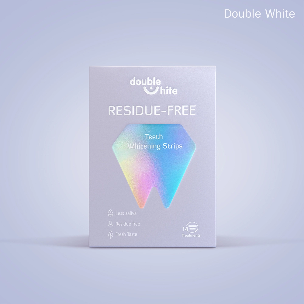 علبة من شرائط تبييض الأسنان الخالية من البقايا من Double White. العلبة بيضاء اللون مع شعار على شكل ماسة متدرج باللون الأزرق والأرجواني مع عبارة &quot;Double White&quot;