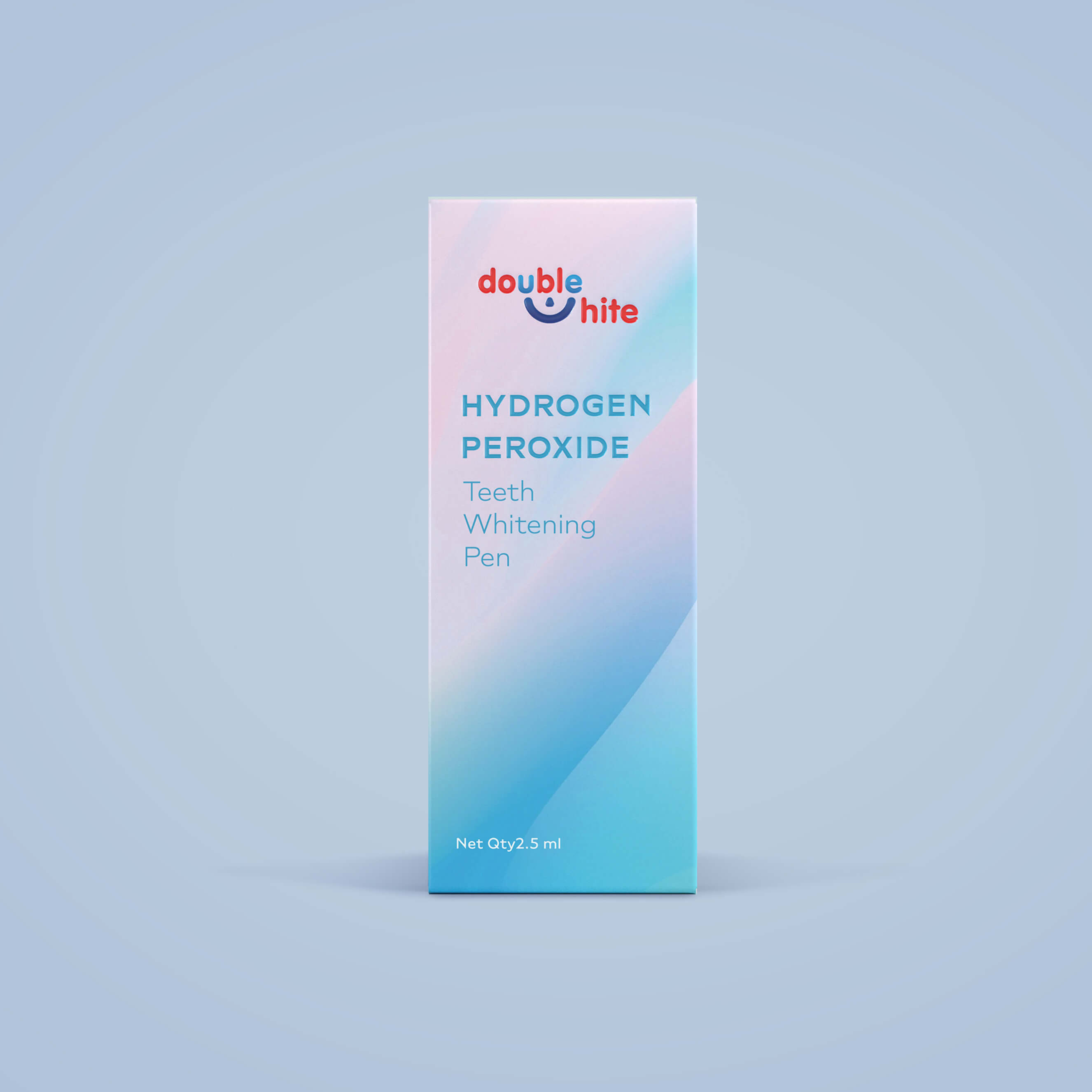 صندوق أبيض من قلم تبييض الأسنان Double White Hydrogen Peroxide على خلفية زرقاء باهتة.