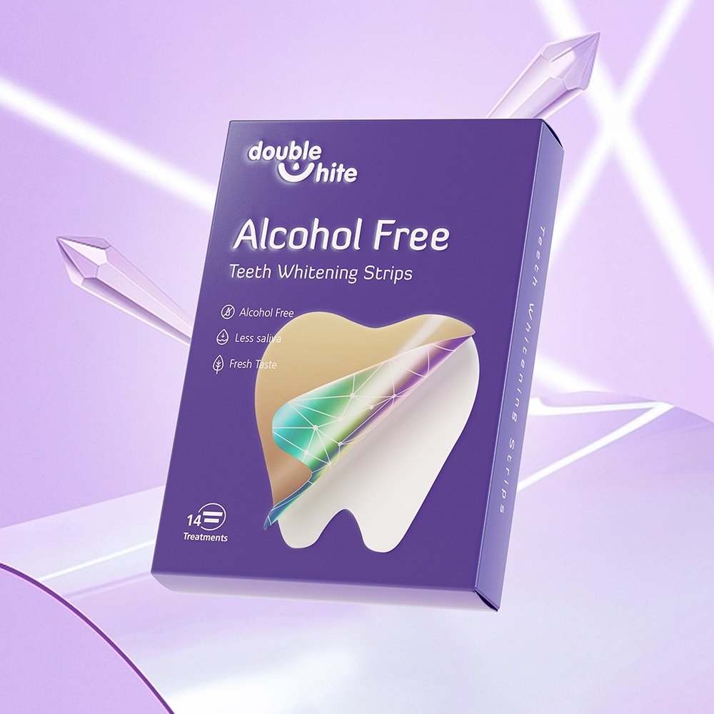 Uma caixa roxa e branca de Double White Alcohol-Free Teeth Whitening Strips. A caixa tem uma janela transparente na frente para que você possa ver as tiras dentro. Há 14 tratamentos em cada caixa.