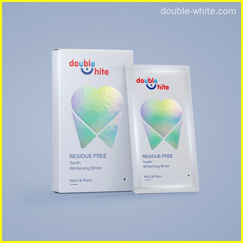 صندوق وعبوة من شرائط تبييض الأسنان Double White الخالية من البقايا.