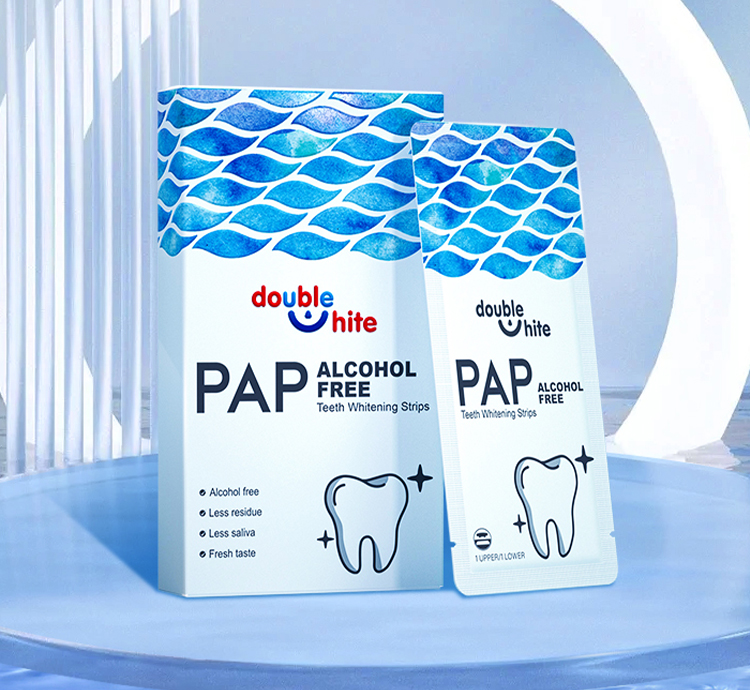 Uma caixa de tiras de clareamento dental sem álcool Double White PAP+.