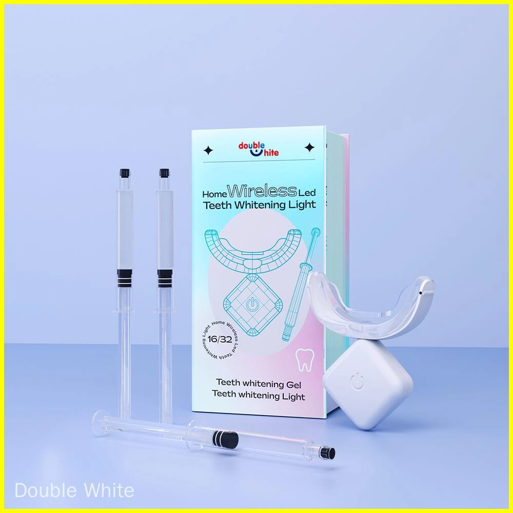 Um kit de clareamento dental que inclui uma luz LED sem fio, duas seringas de gel clareador dental e uma moldeira bucal para clareamento dental.