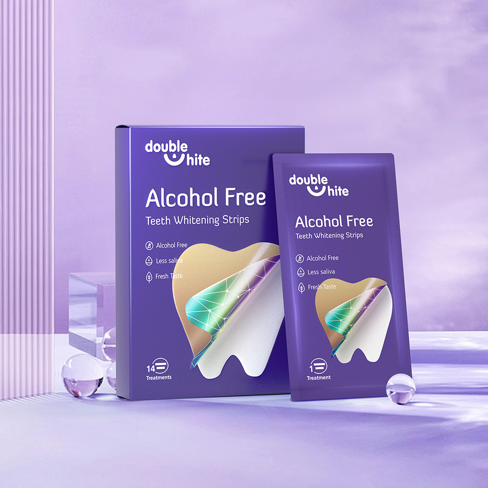 Коробка и пакет полосок для отбеливания зубов Double White Alcohol Free. Коробка фиолетово-белая, пакет фиолетовый. В коробке 14 процедур, в каждой упаковке по одной процедуре.