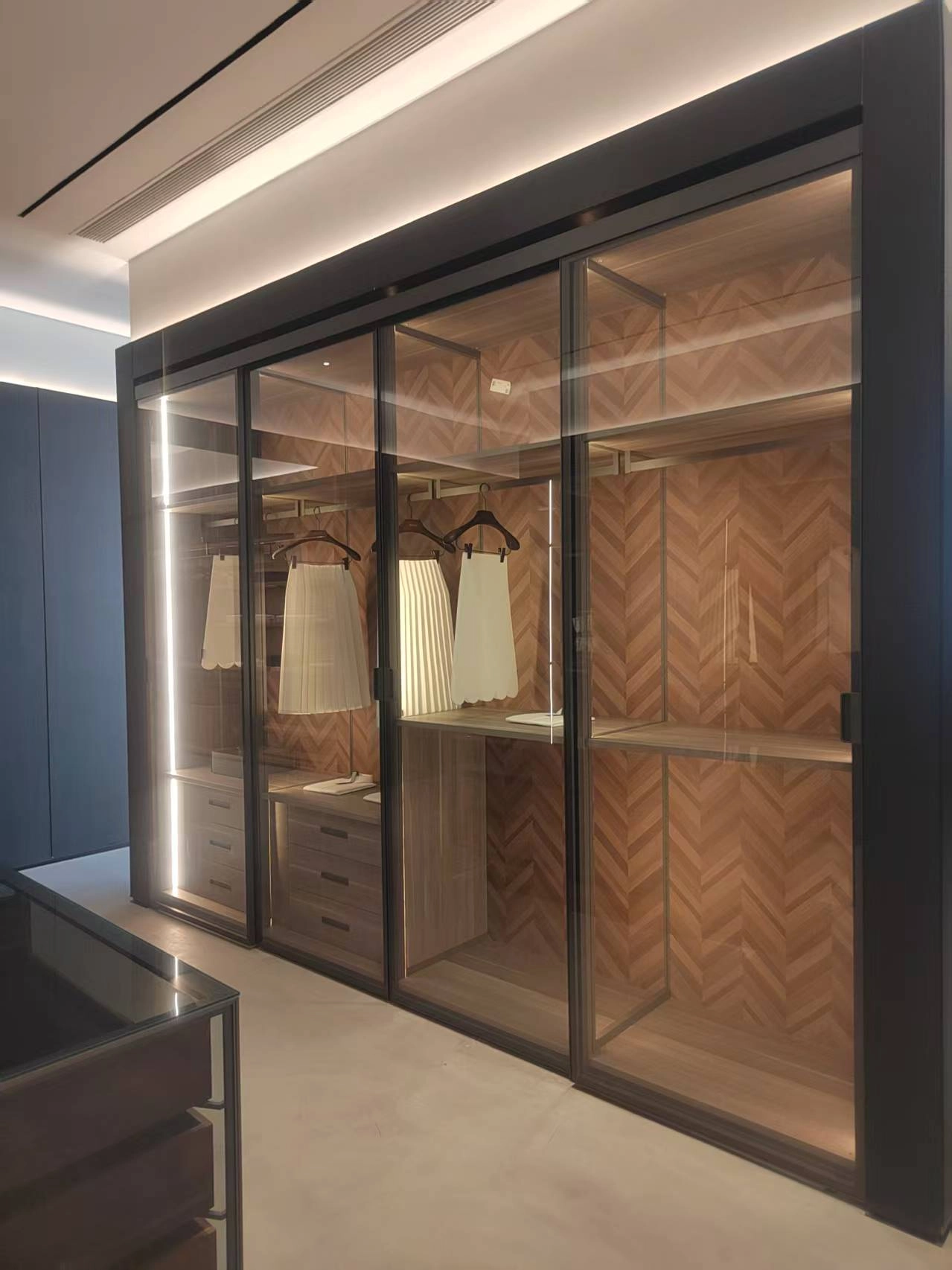 sliding door built in robe