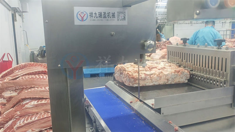 全自动锯骨机现场 (2) 全自动锯骨机现场 (2)