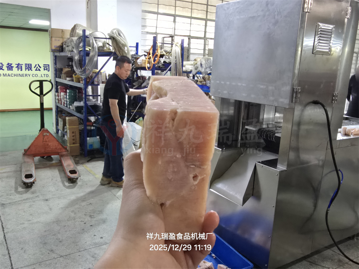 雞胸肉切塊機(jī) (1) 雞胸肉切塊機(jī) (1)
