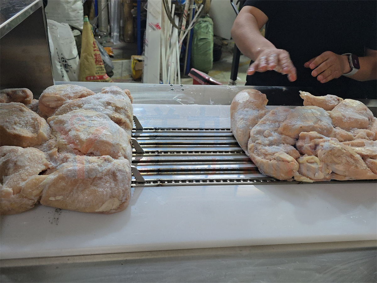 鸡胸肉切块机 (2) 鸡胸肉切块机 (2)