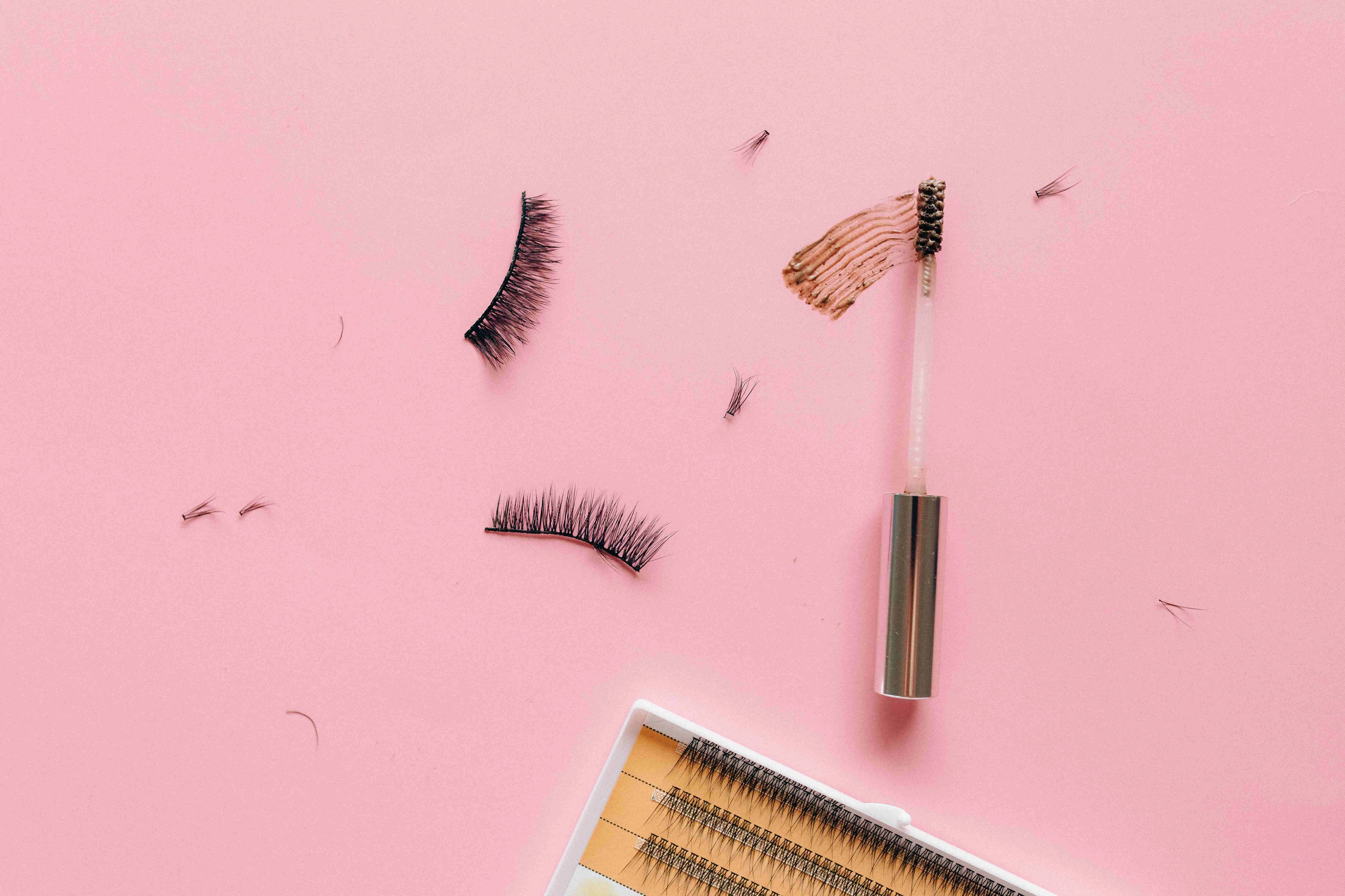 Styled-flat-lay-of-false-eyelashes-and-makeup-brush-on-a-pastel-pink-surface_-(1) Styled flat lay of false eyelashes and makeup brush on a pastel pink surface_ (1)