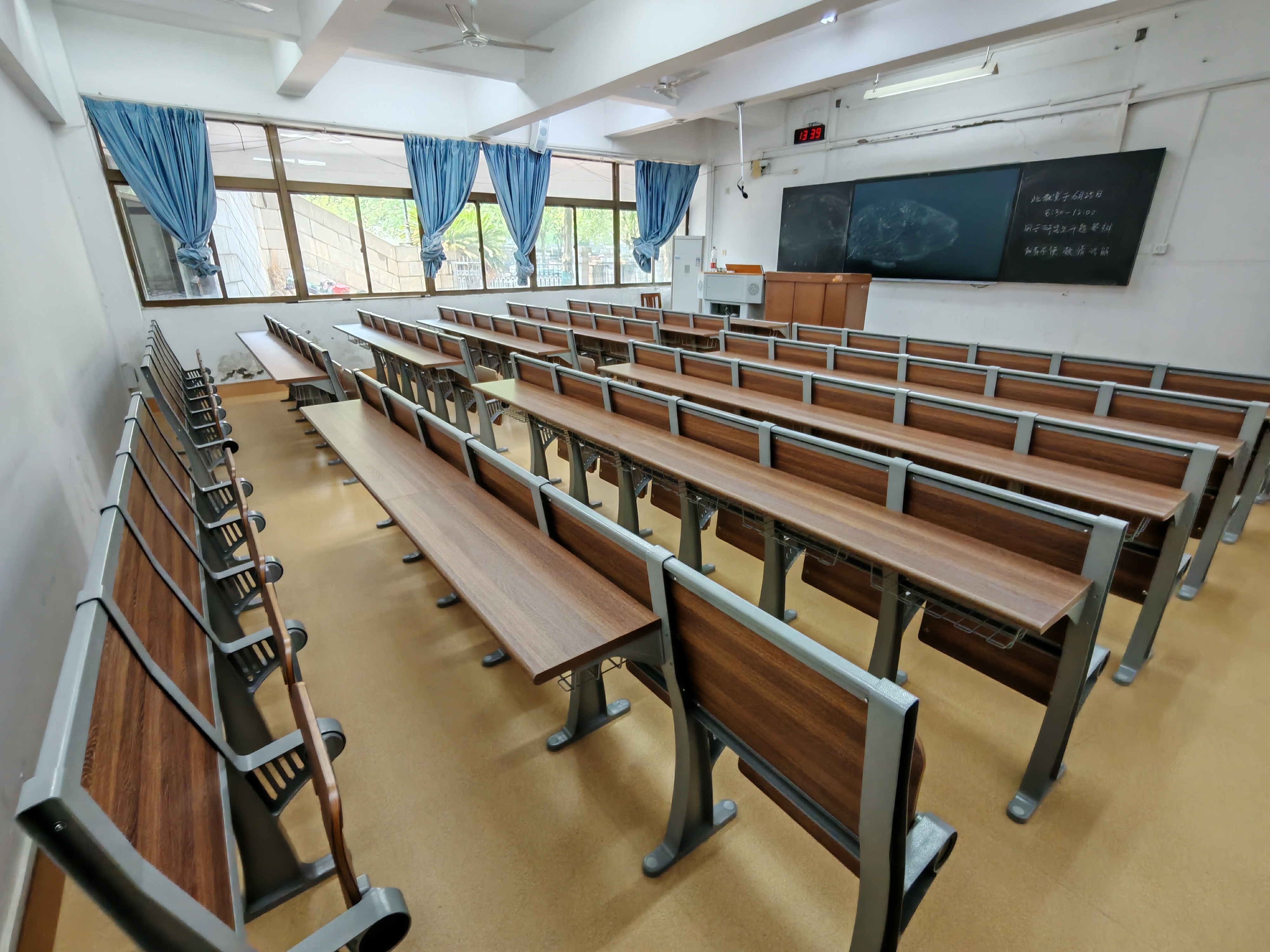 Hunan University Fixed School Desks and Chairs-2