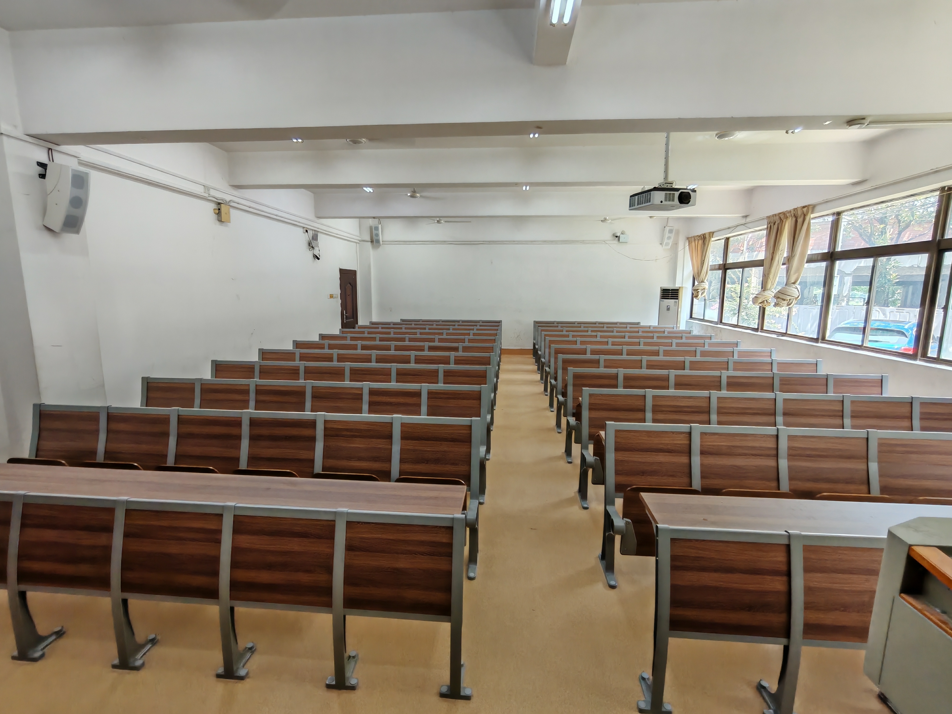 Hunan University Fixed School Desks and Chairs-3