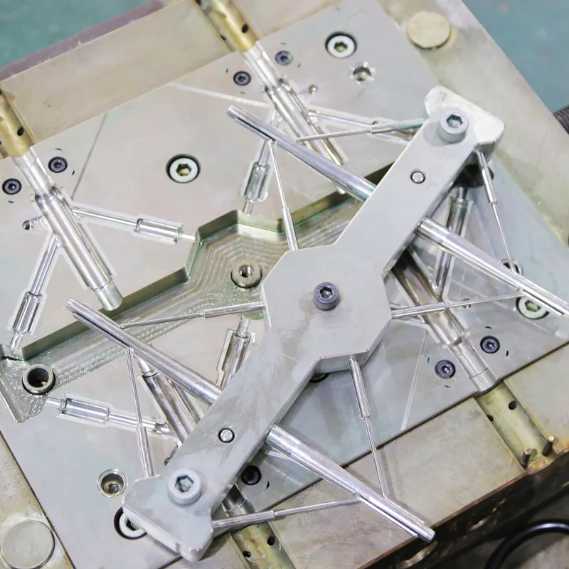 Urinary catheter injection mold - TYM