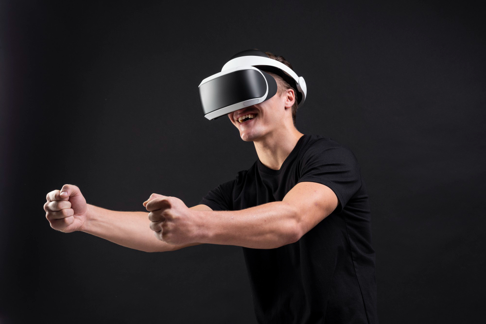 Simulador de carreras de realidad virtual de inmersión total Hombre disfrutando de una experiencia de simulador de carreras de realidad virtual de inmersión total.