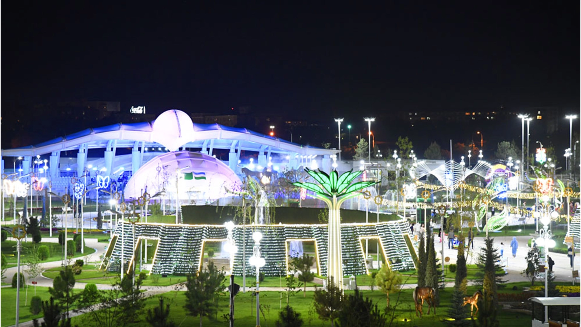 Vista nocturna del complejo - VRN0.1
