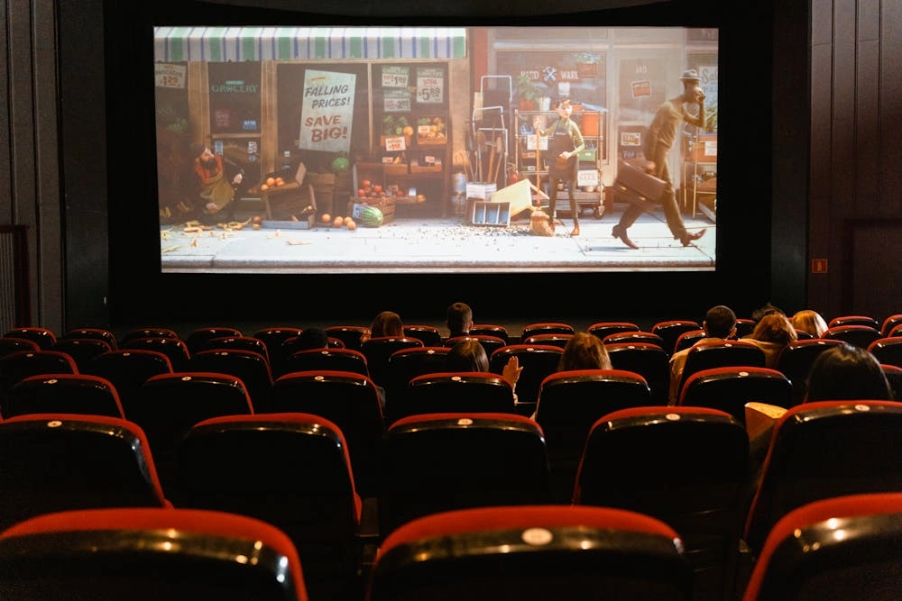 Público disfrutando de una película de cine 5D. - VRN0.1