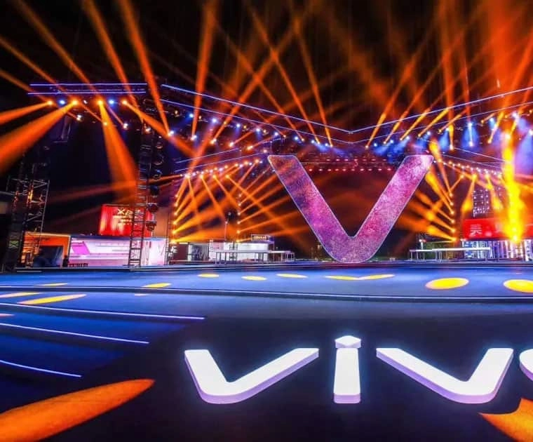 beam-stage-lights2 - LQE beam-stage-lights2 - LQE
