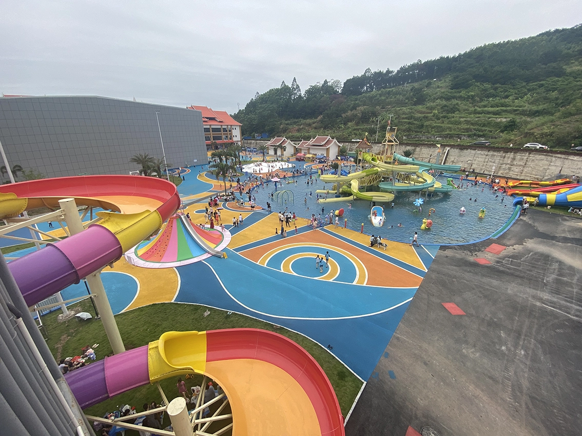 water park slide - WM INTERNATIONAL